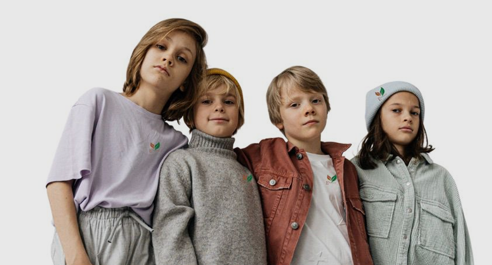 Enfants portant la collection Etikashion en coton biologique certifié GOTS, mode éthique et durable pour enfants de 3 à 16 ans